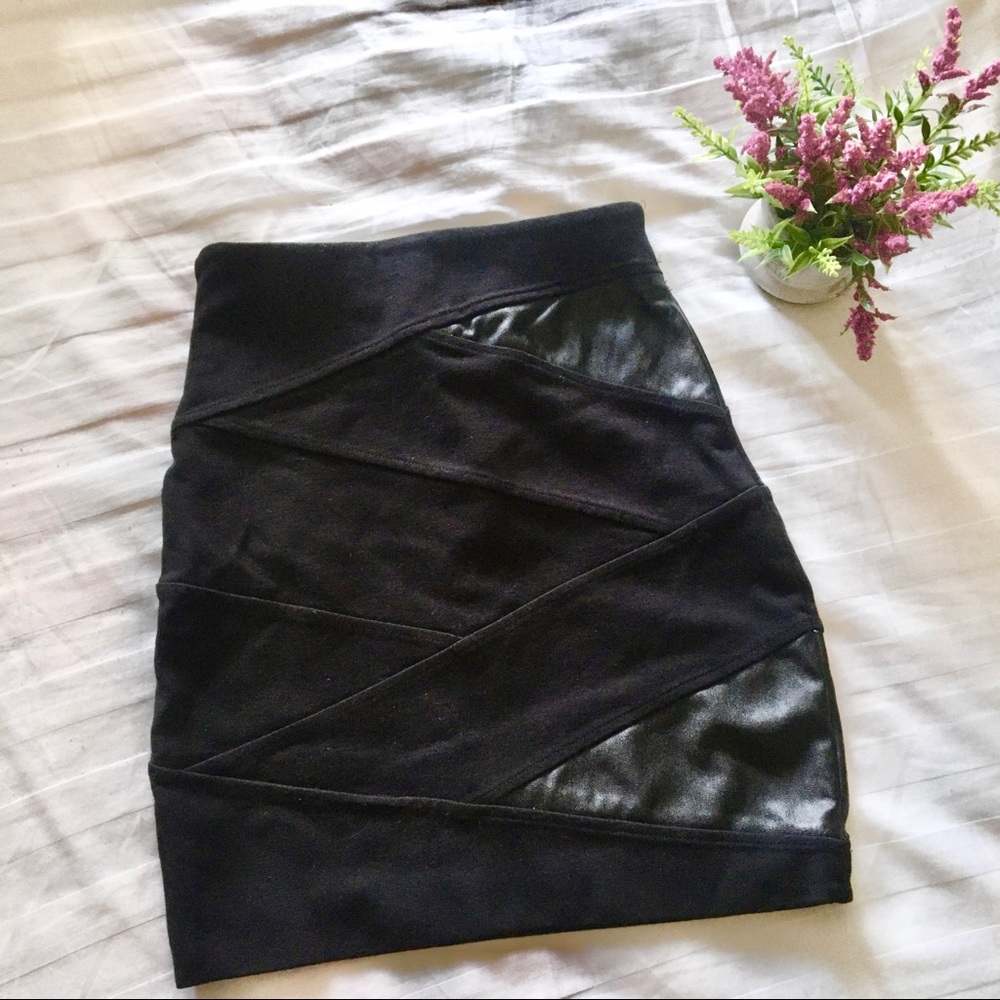 ARITZIA TALULA MINI FAUX LEATHER PATCH SKIRT